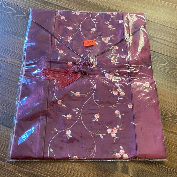 New table Runner Maroon Red with flowers and tassels 77 x 13 1/2 - Picture 10 of 10